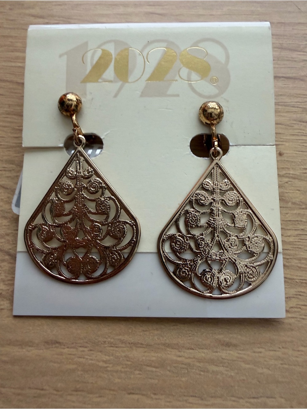 1928 Gold Filigree Teardrop Clip on Earrings
